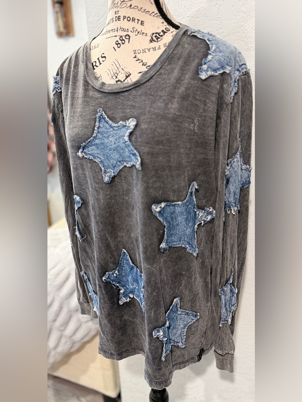 One Teaspoon Star Appliqué Long Sleeve Tee — NWOT XS - Picture 4 of 12